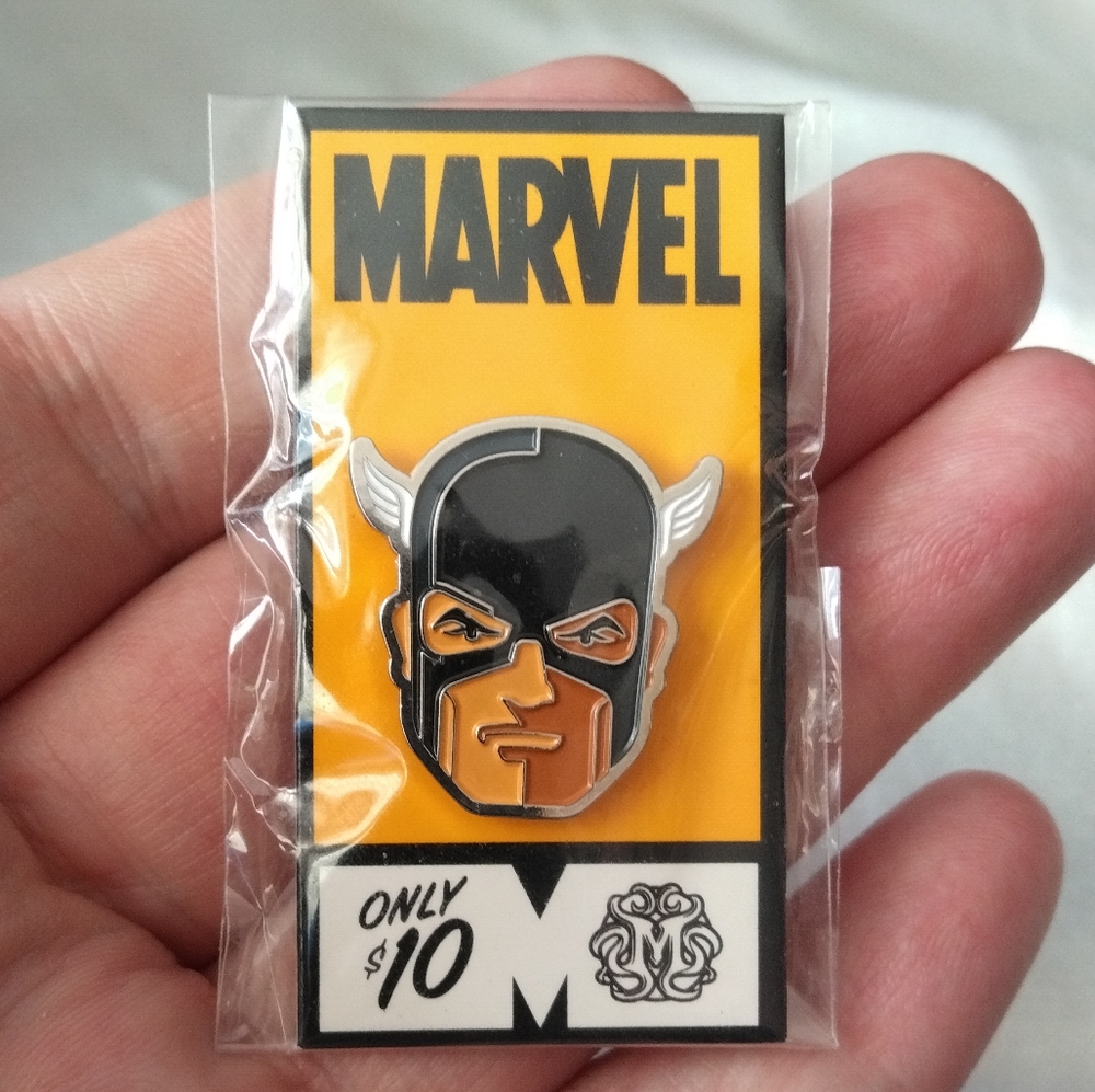 Collectable Marvel Pin - Picture 3 of 3